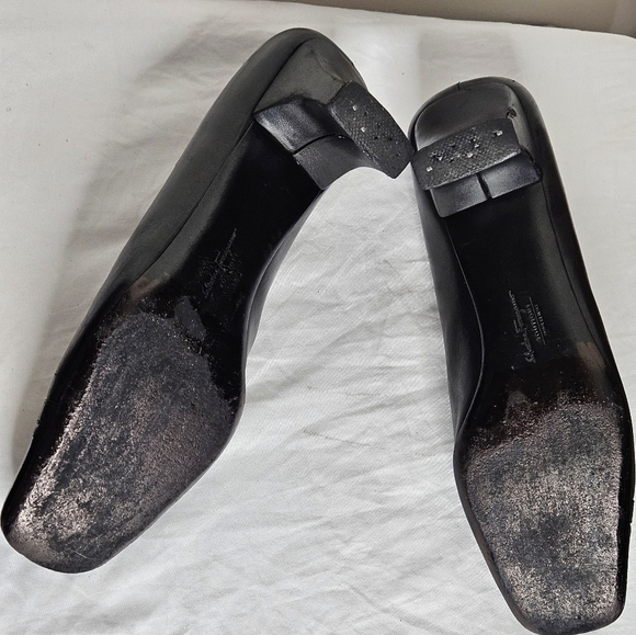 Salvatore Ferragamo black heel pumps size 7 - Picture 2 of 10